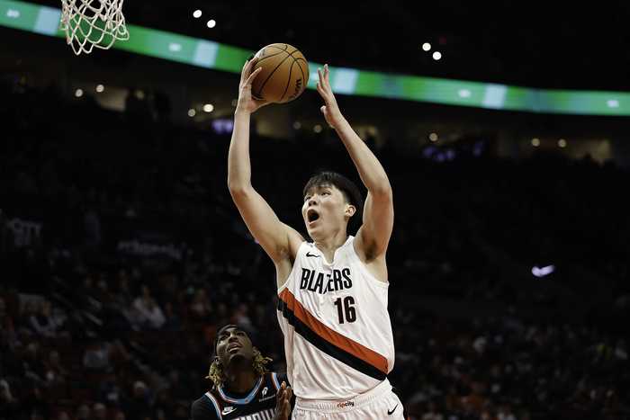 杨健：杨瀚森打得很棒 上来就改变了进攻局面 没进下一轮很遗憾